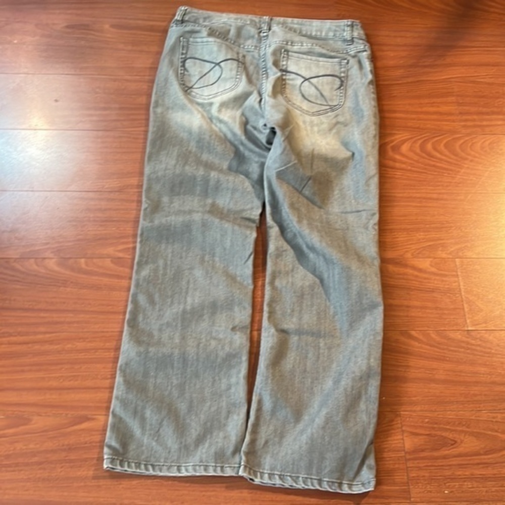 Chico’s platinum denim Womens size 1/M/8 short‎ ultimate boot leg grey - Picture 2 of 7